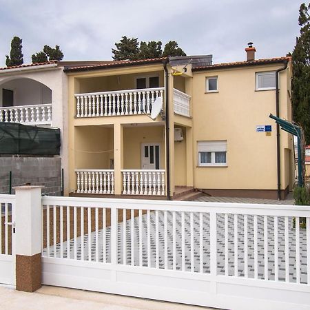 Apartment Tommy Привлака Екстер'єр фото