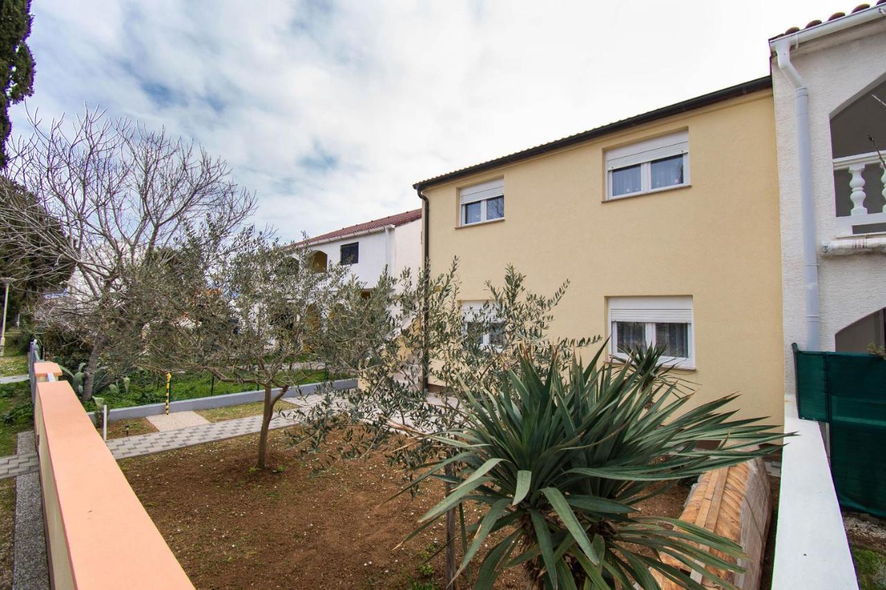 Apartment Tommy Привлака Екстер'єр фото