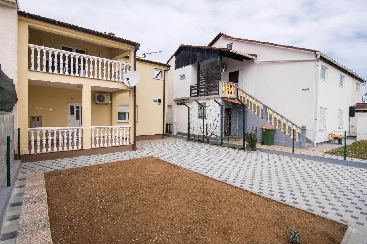 Apartment Tommy Привлака Екстер'єр фото
