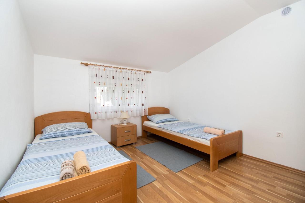 Apartment Tommy Привлака Екстер'єр фото